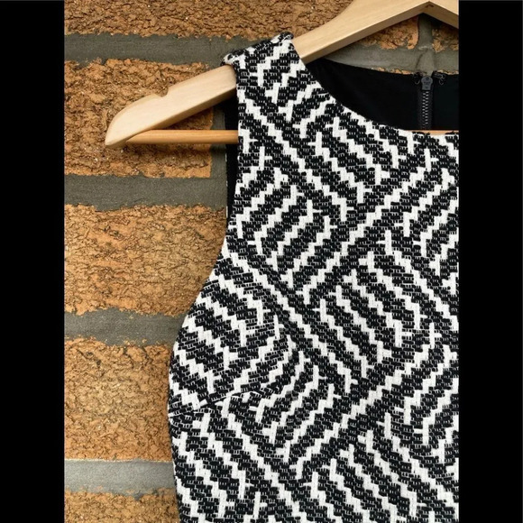 Alice + olivia Tweed Sleeveless Mini Dress size 2 - Picture 3 of 11